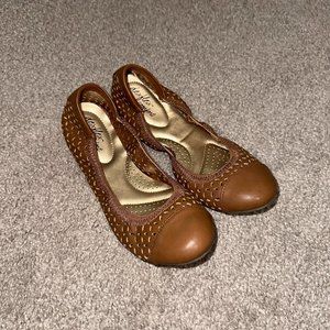 Dexflex Comfort Brown Ballet Ballerina Flats Size 7 Cutout Design (ol)
